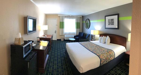 1 Corner King Bed Non Smoking Photo 2