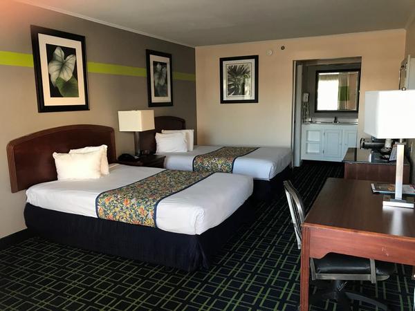 2 Business Double Beds Nonsmoking Photo 1