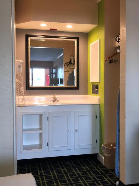 1 Business King Bed Non Smoking Photo 2