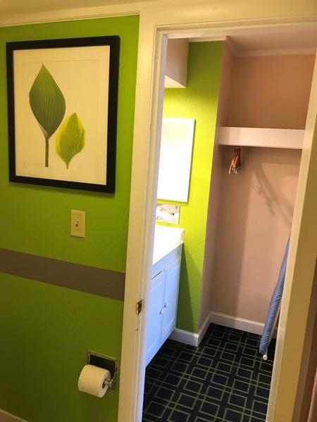 1 Business King Bed Non Smoking Photo 3