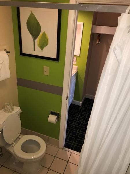 1 Business King Bed Non Smoking Photo 4