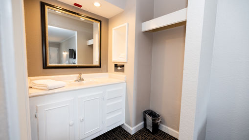 Executive Business king Photo 4